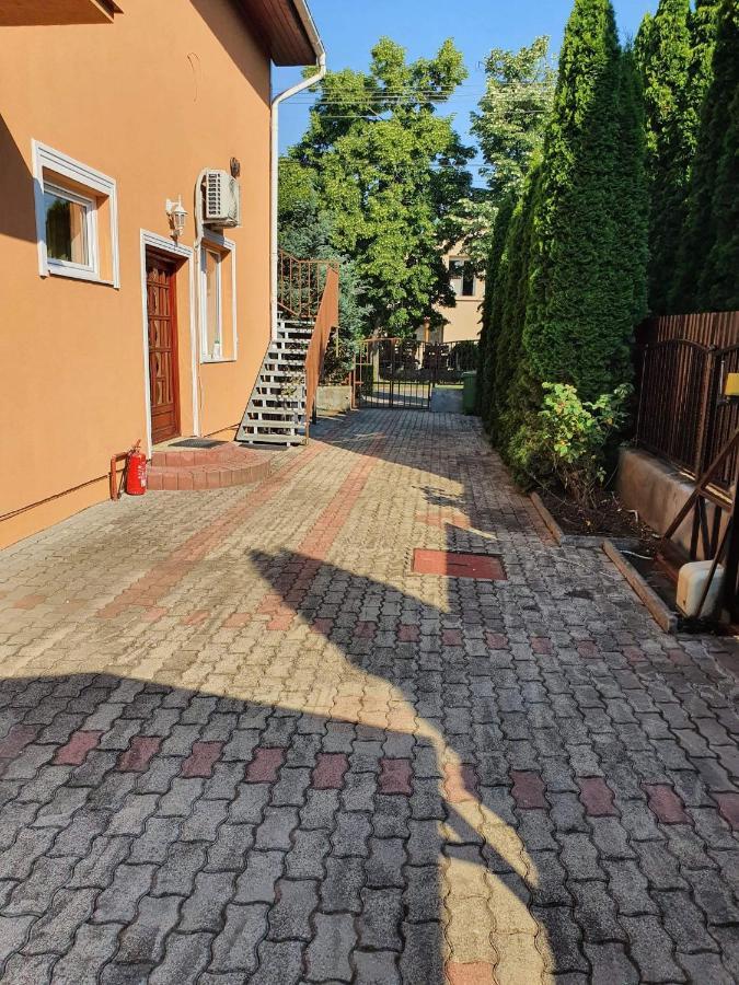 Birta Apartman Hajdúszoboszló Esterno foto